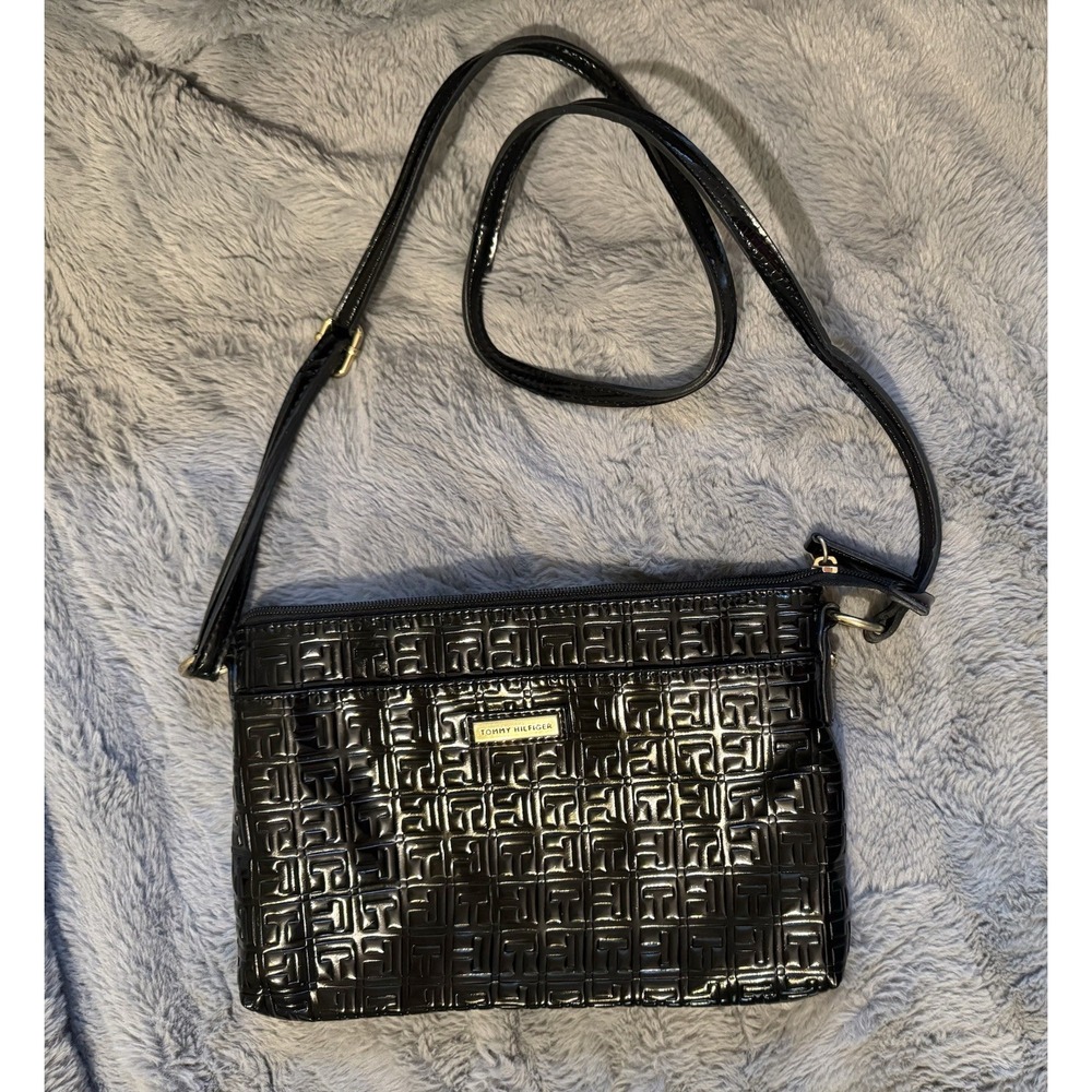 TOMMY HILFIGER Black Faux Patent Logo Embossed Lined Crossbody Stylish PreOwned